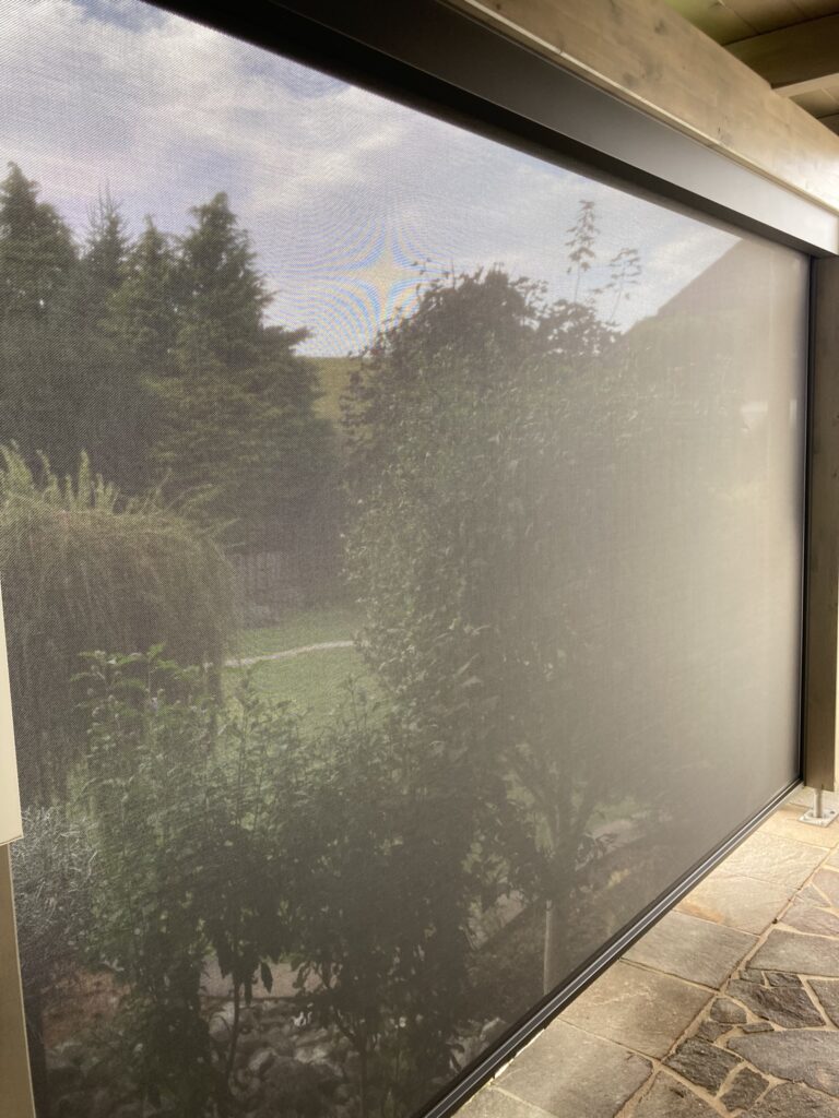 Nahaufnahme eines Allwetter-Screens – Galeriebild 3/3 – SDS – Einfamilienhaus Südoststeiermark