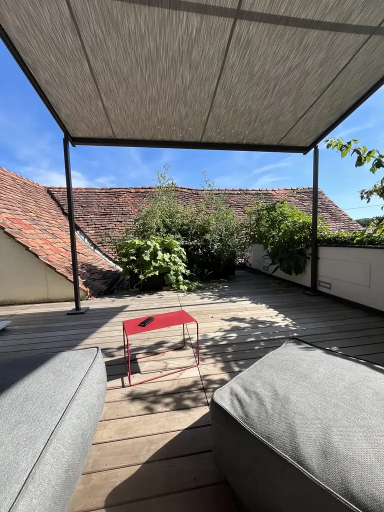 Pergola-Markise mit seitlicher Führung an einem Einfamilienhaus – Galeriebild 2/3 – SDS – Einfamilienhaus Hartberg-Fürstenfeld