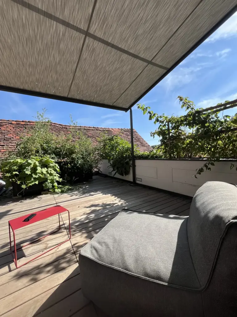 Pergola-Markise mit seitlicher Führung an einem Einfamilienhaus – Galeriebild 1/3 – SDS – Einfamilienhaus Hartberg-Fürstenfeld