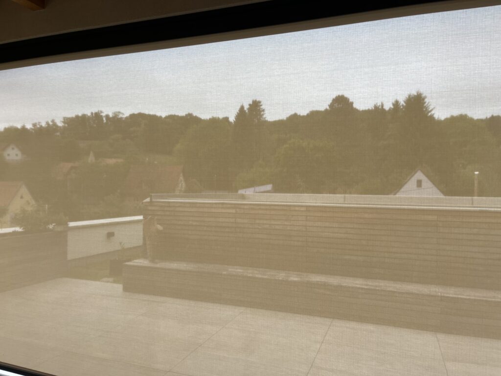 Elektrische ZipScreens auf einer Dachterrasse – Galeriebild 1/3 – SDS – Penthouse-Wohnung Graz
